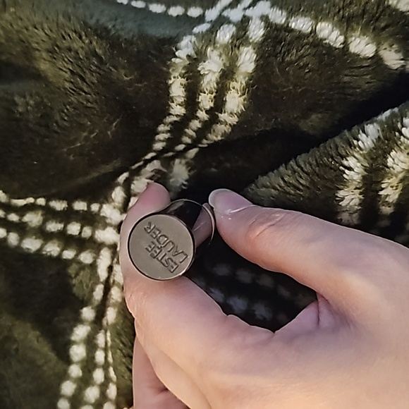 2 lipsticks - Picture 2 of 7